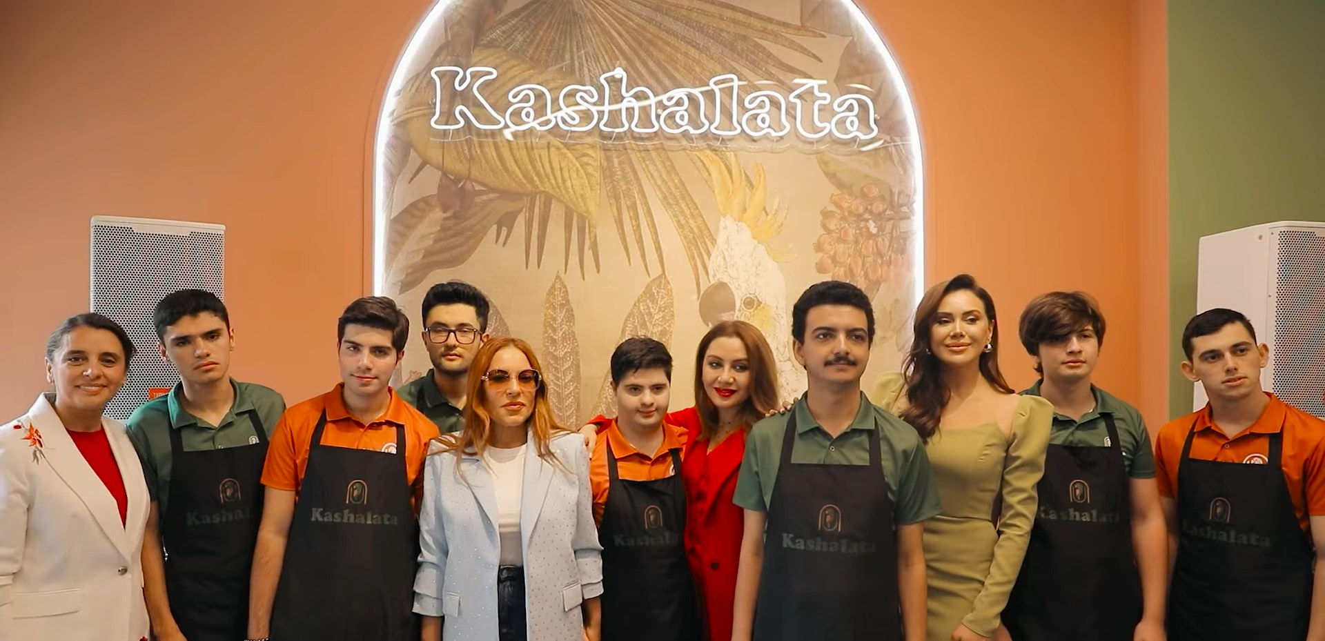 Bu gün yenə sevgi doluyuq!